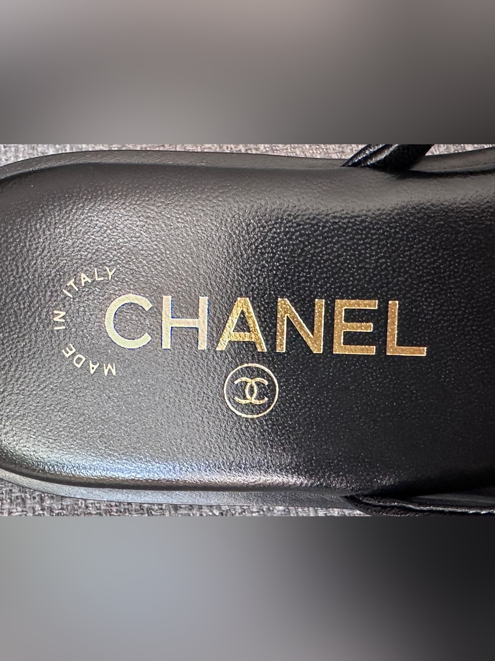 NEW BLAZY CHANEL Black leather GOLD CC Logo FLIP FLOP Slides Flat Sandals 38.5 - Picture 8 of 16